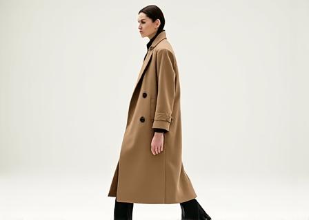 Lang geschnittener Damen Wollmantel in Beige